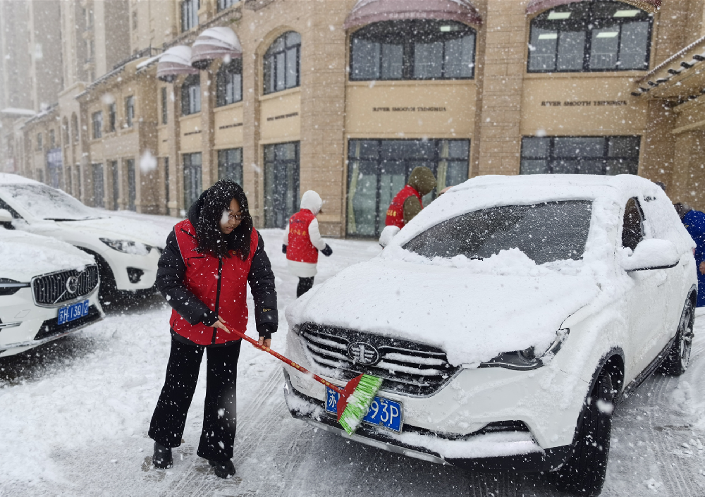 以雪为令，遇雪行动 ----旭和贸易党支部开展扫雪志愿活动