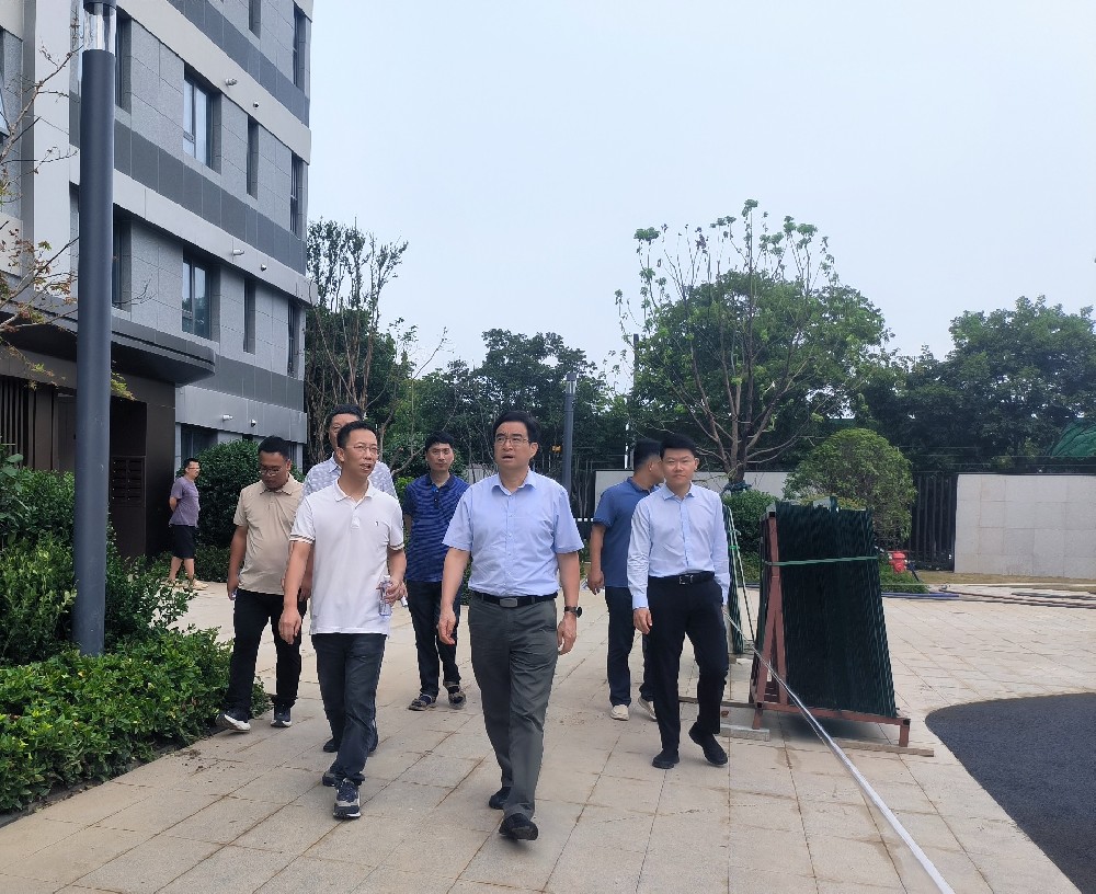 省住建厅一级巡视员范信芳带队赴水利 地产水沐和瑞园项目调研指导