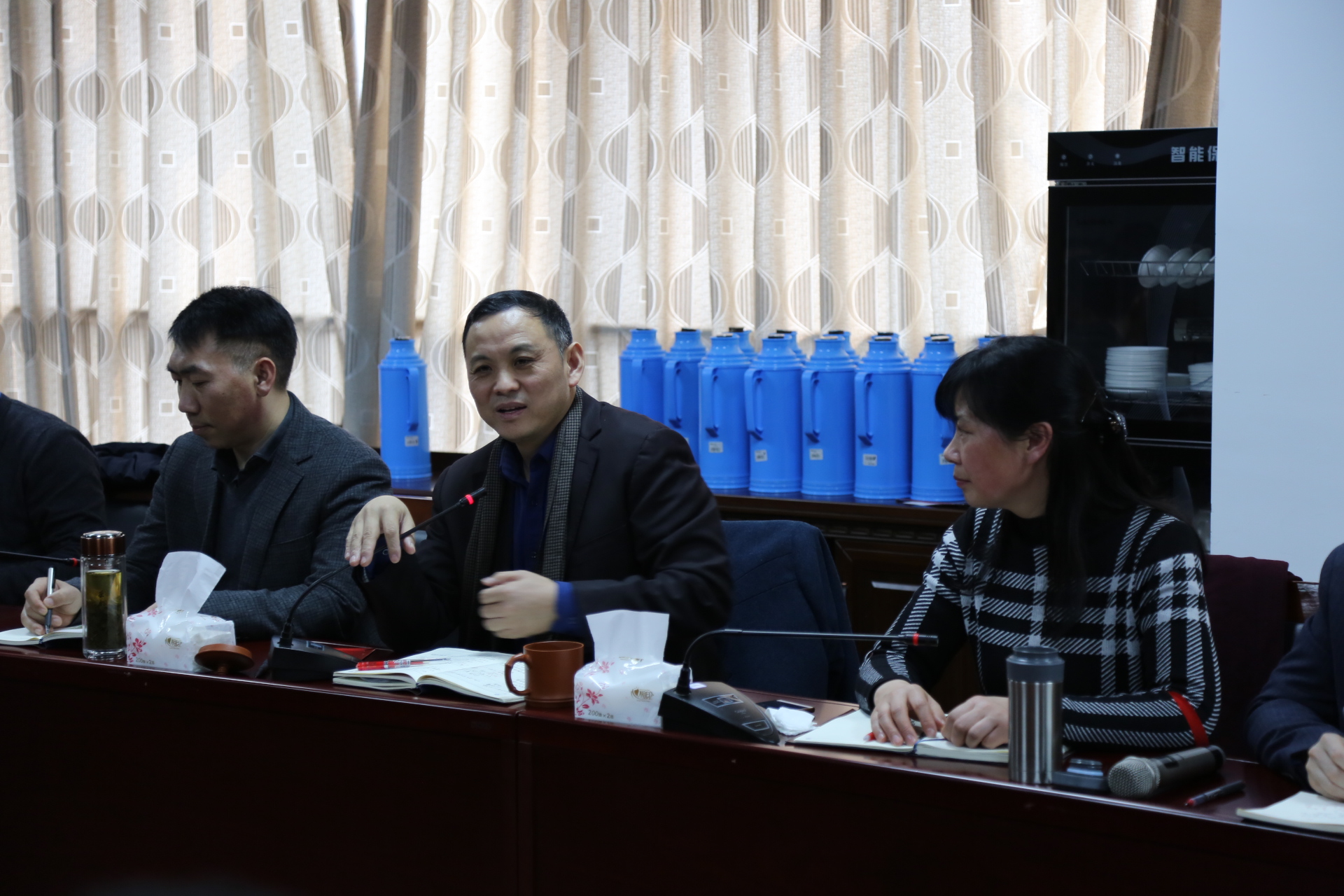点燃激情激扬青春做一个幸福的追梦人水利地产公司举行新春团拜会